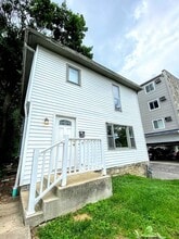 Building Photo - 511 N Lincoln St