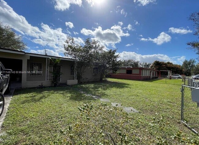Building Photo - 15735 E Bunche Park Dr