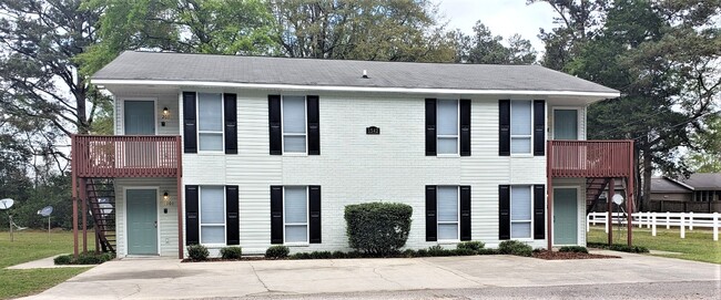 Building Photo - 1542 Hamilton Dr