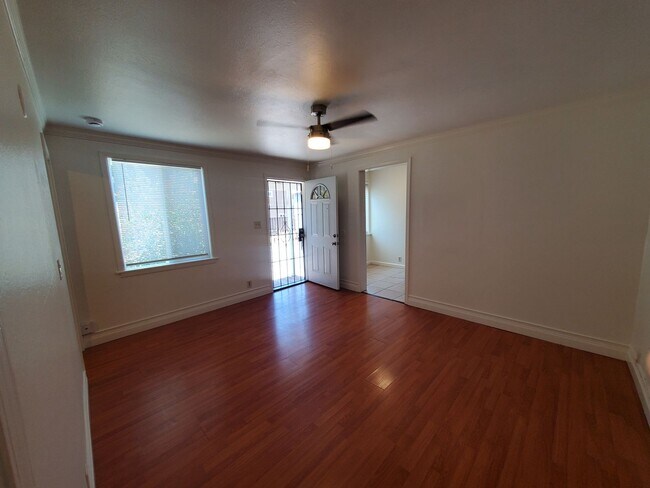 Building Photo - Cute & Cozy 1 Bedroom/ 1 Bath House in San...