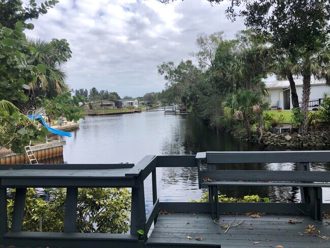 Foto del edificio - 7797 SE Fork River Dr