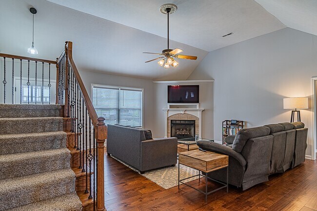 Foto del edificio - 3117 Clydesdale Dr