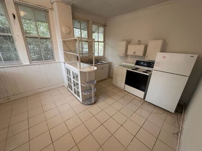 Building Photo - 2827 Pickett