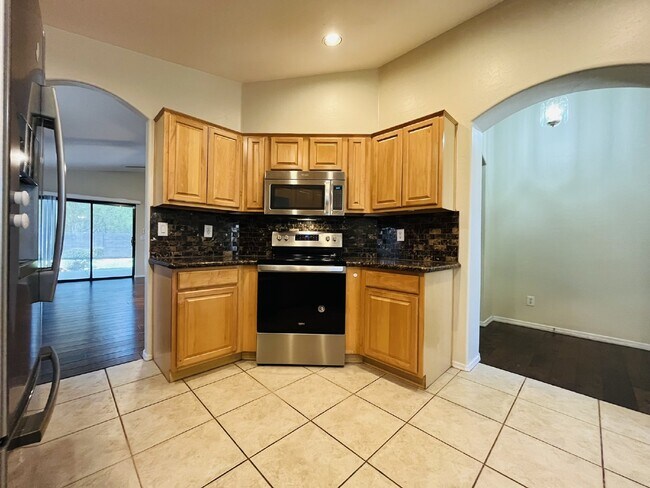 Building Photo - 3 Bedroom Home in North Phoenix