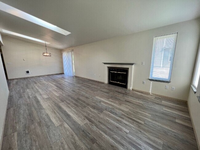 Foto del edificio - 9023 Steilacoom Rd SE