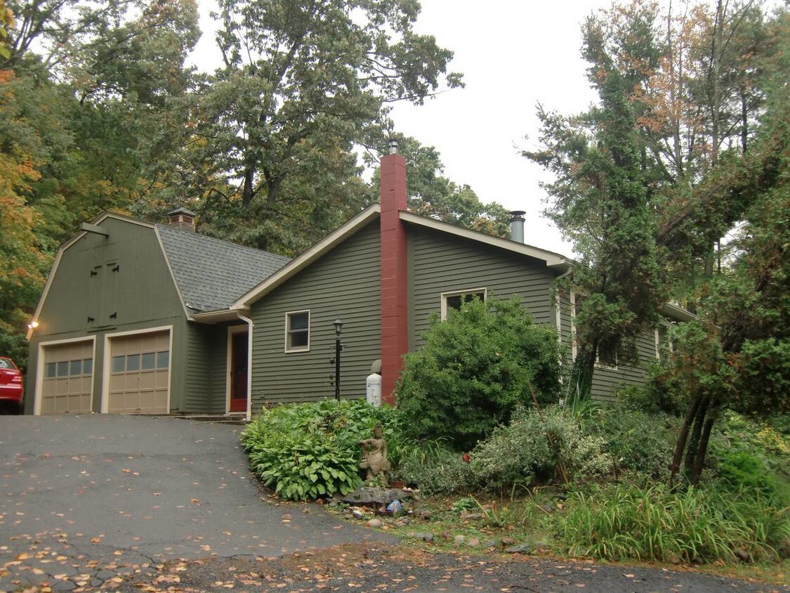 Mt. Tom Home - 591 Northampton St