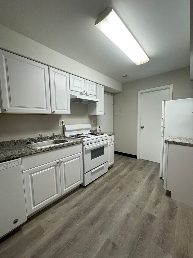 Foto del edificio - Spacious 3 Bedroom Townhouse in Franklintown!