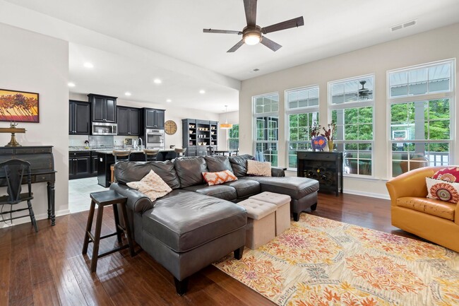 Foto del edificio - 2704 Brownstone Cir