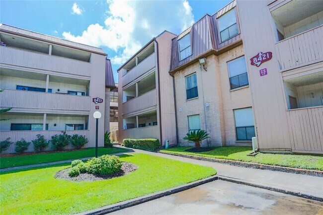 Foto del edificio - 8423 Hearth Dr