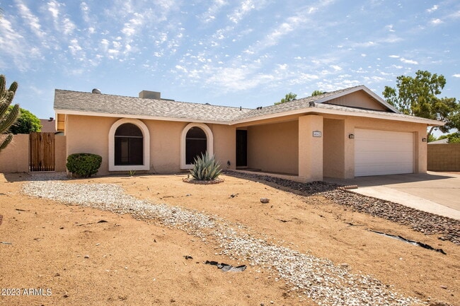 Building Photo - 4662 W Kings Ave