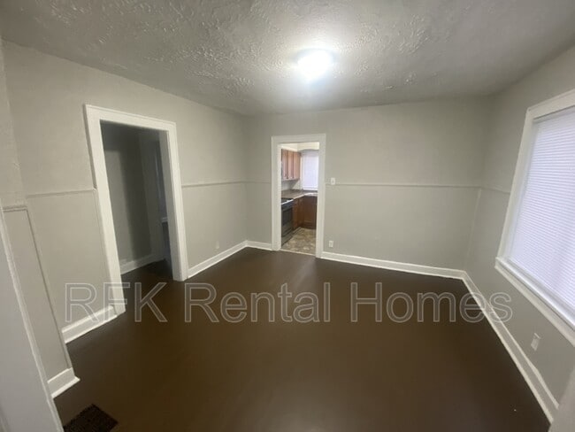 Foto del edificio - 527 N Bradley Ave