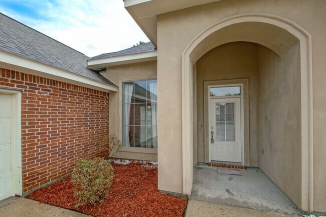 Building Photo - 12600 Woodland Hill Rd