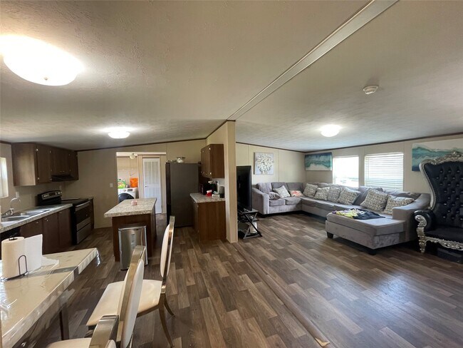 Building Photo - 777 Rd 5210