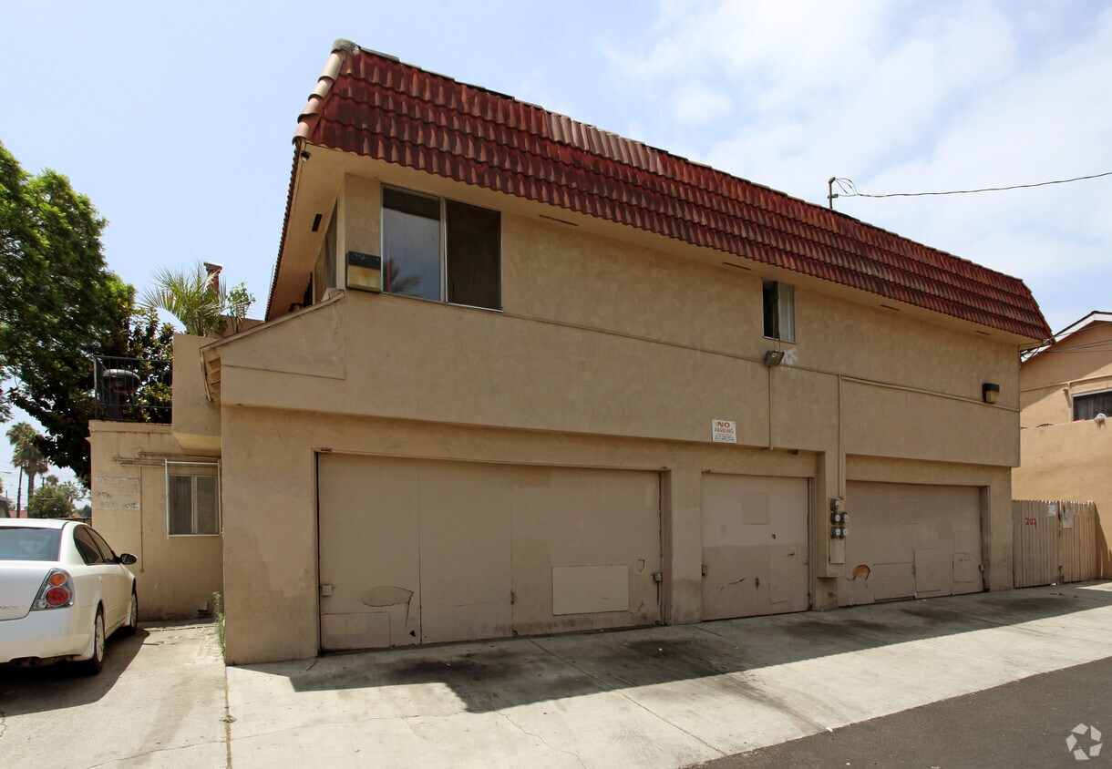 Building Photo - 207 E Wakefield Ave