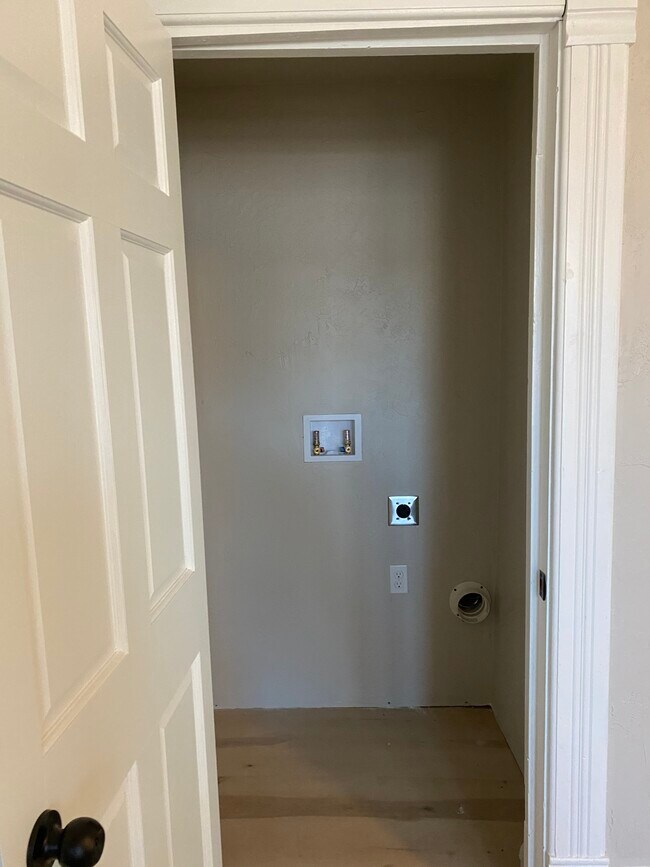 Laundry hook ups in unit - 534 3rd St