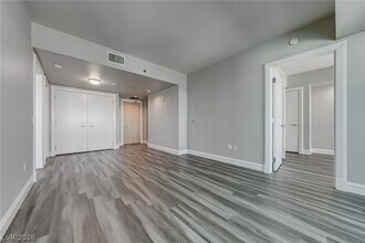 Building Photo - 2700 S Las Vegas Blvd