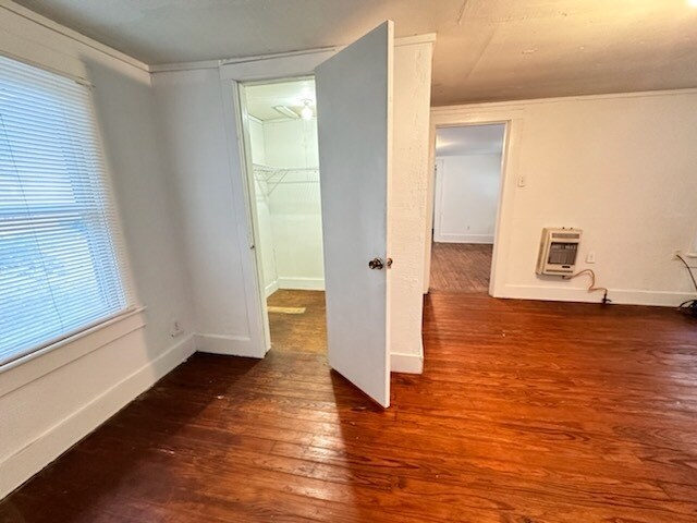 bedroom closet - 660 W Washington St