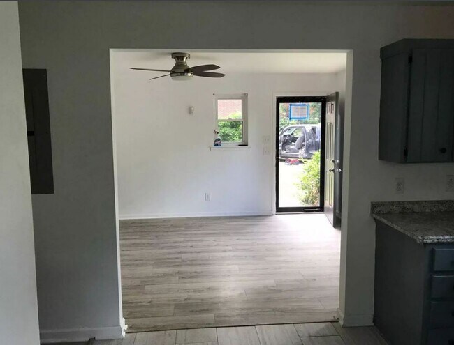 Foto del edificio - 1114 Riverwood Dr, Nashville, TN 37216