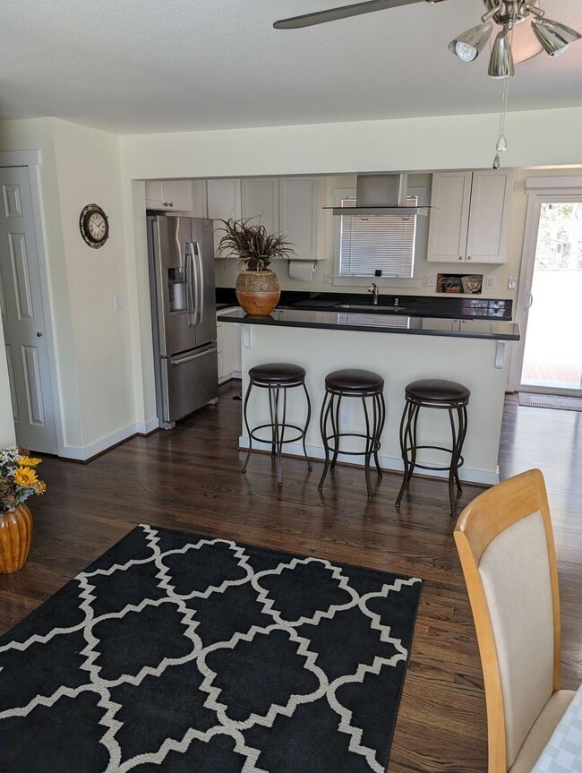 Foto del edificio - Highly Desirable Edmonds Rambler; 3 Bedroom 1 bath