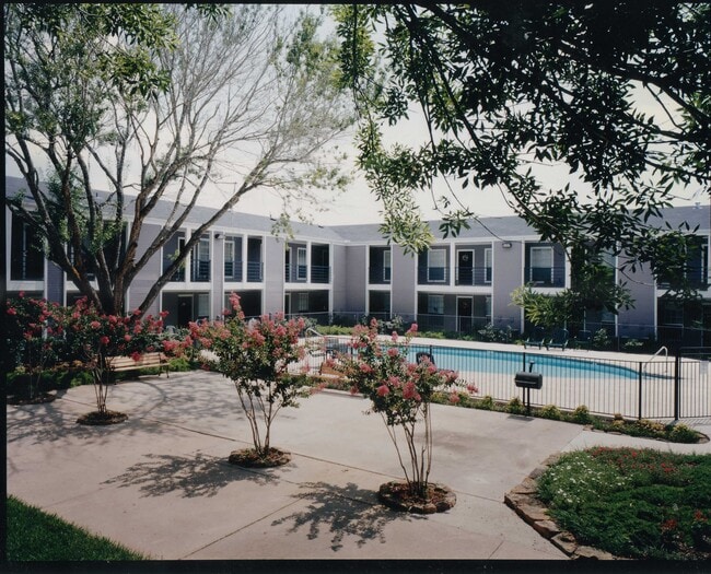 Southmore Park - Southmore Park Apartments