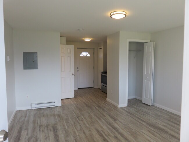 Foto del edificio - 129 Cosey Beach Ave