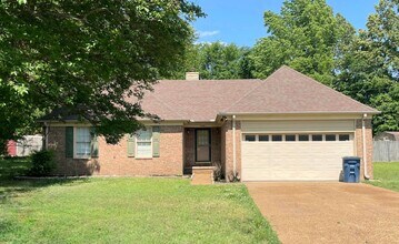 Building Photo - 7448 Kingcrest Cove