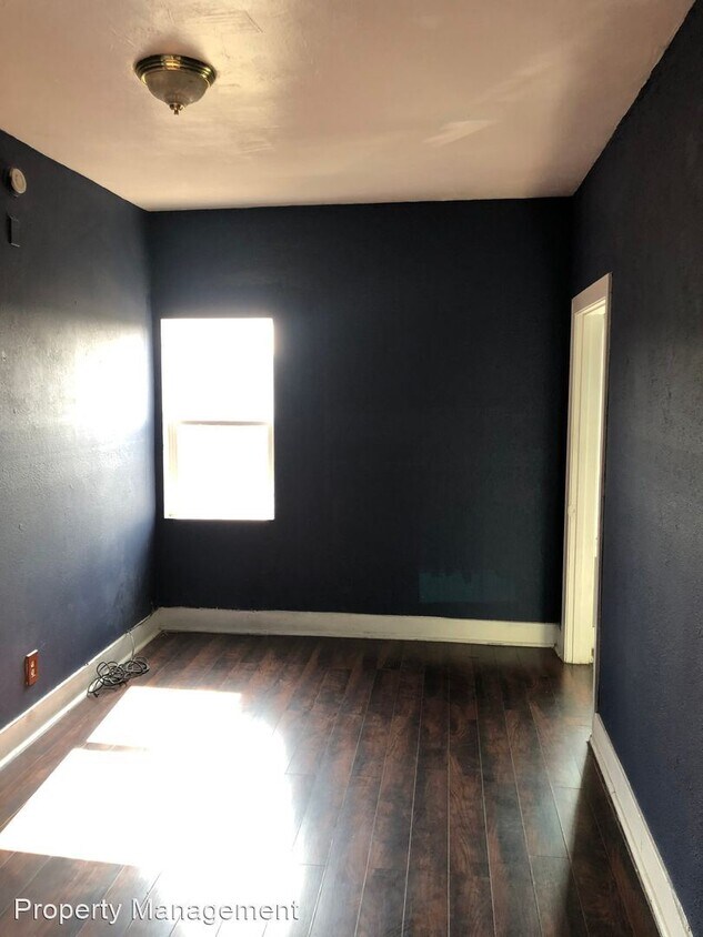 Building Photo - 807 W 43rd St