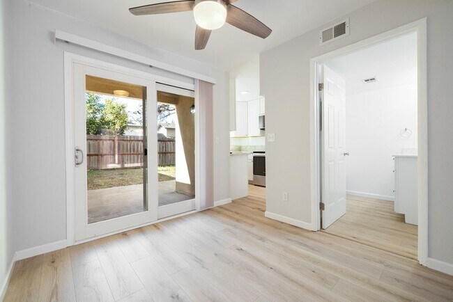 Foto del edificio - 1305 Sylvan Meadows Dr