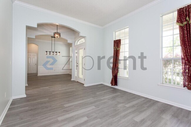 Foto del edificio - 168 Oak Common Ave