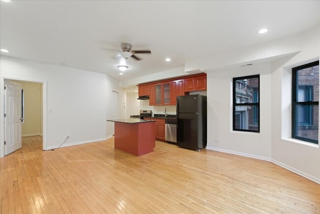 Foto del edificio - 7748 S Yates Blvd