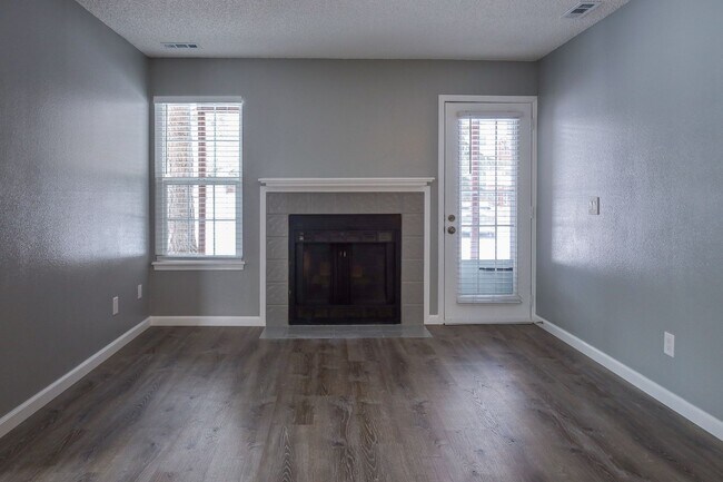 Foto del edificio - Beautiful Remodeled Condo near Palmer Park