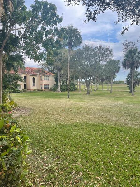 Foto del edificio - 3360 Pinewalk Dr N