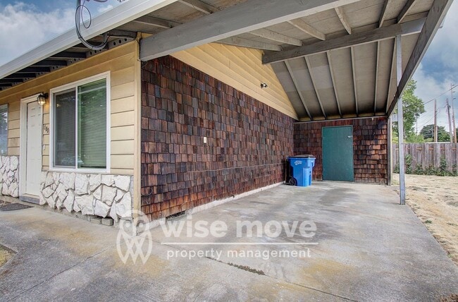 Building Photo - spr01 - 1801-1803 Lincoln Ave