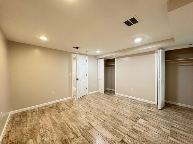 Foto del edificio - 329 Forrest St