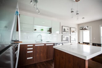 Building Photo - 2007 Pohorecky Crescent Building Photo - 2007 Pohorecky Crescent