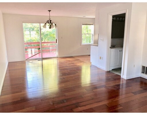Building Photo - 35 Ledgecrest Dr