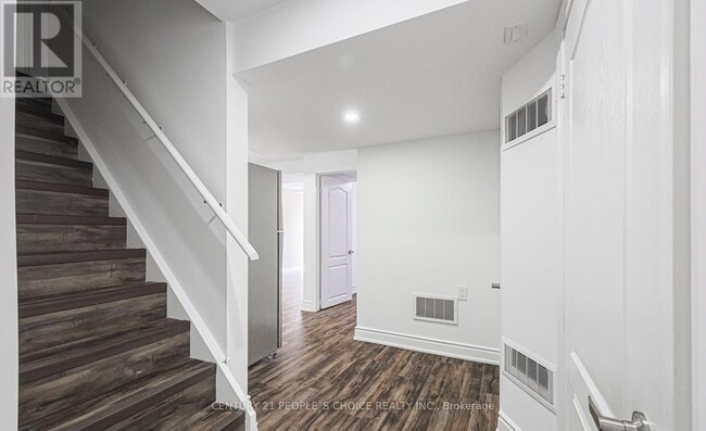 Building Photo - 565 Edenbrook Hill Dr