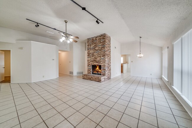 Building Photo - 4-BEDROOM HOME ON CORNER LOT IN WOODCREST