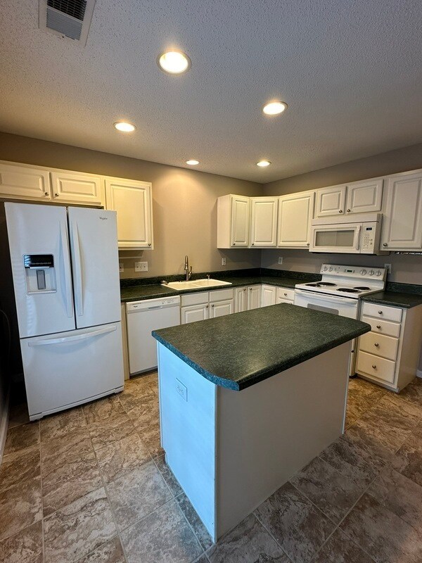 Building Photo - 12523 Bluestem Ln