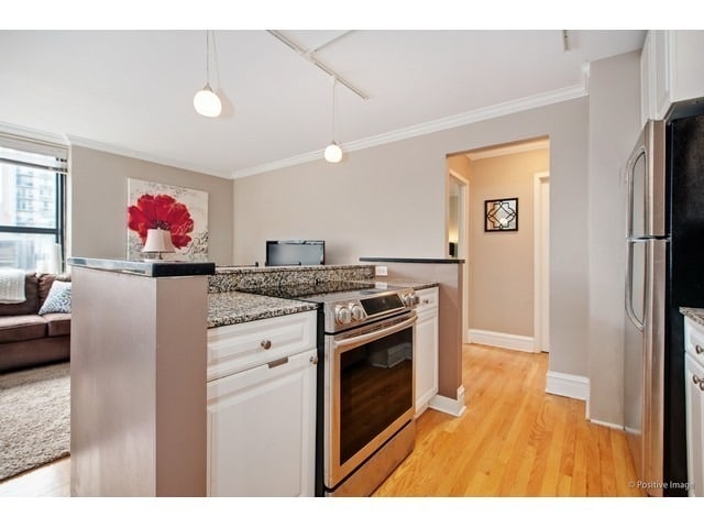 Primary Photo - 419 W Wellington Ave