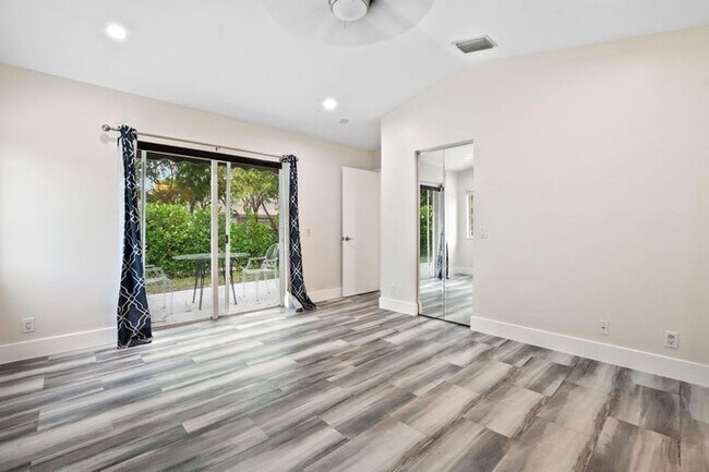 Foto del edificio - 4498 Dogwood Cir