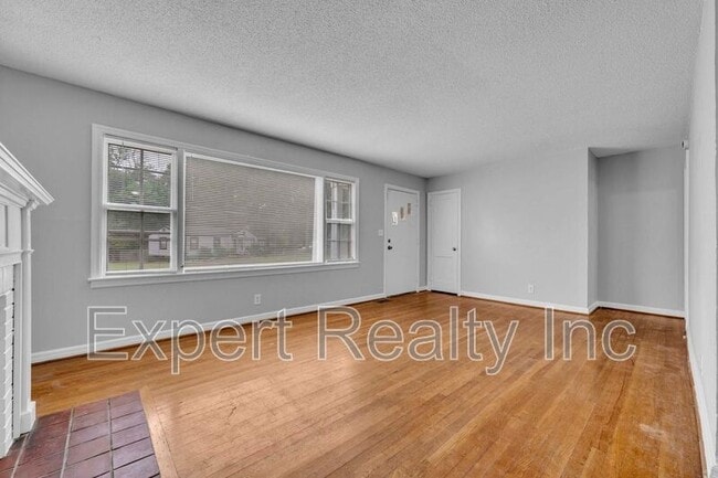 Building Photo - 920 Parkway Dr