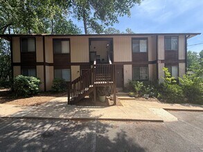 Building Photo - 744 Pointe Ct