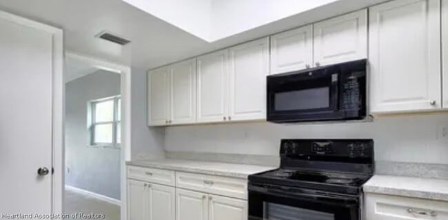 Foto del edificio - 113 Glenn Ave NW