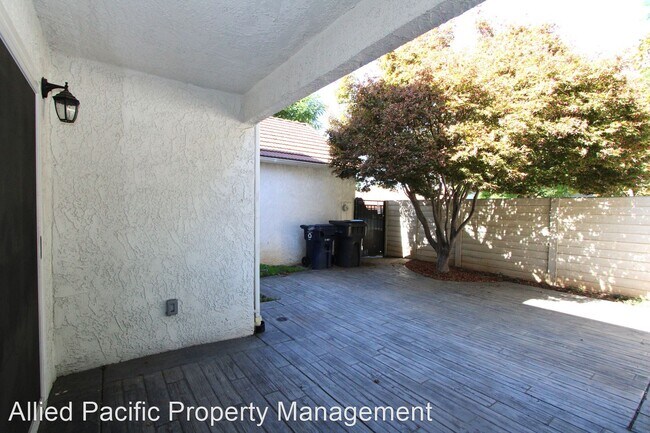 Building Photo - 3 br, 2.5 bath House - 40 Dearborn Circle