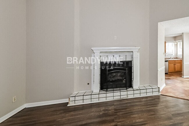 Building Photo - 5292 Shady Ridge Dr