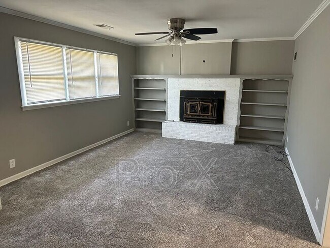 Building Photo - 102 E Ford Ave