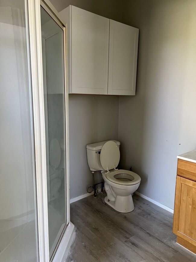 Building Photo - Available now 1 bedroom duplex all utiliti...