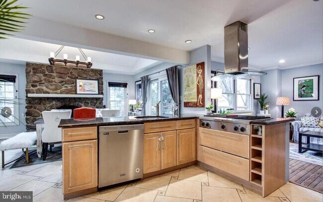 Foto del edificio - 6856 Chelsea Rd