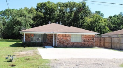 Building Photo - 121 Mary Ln